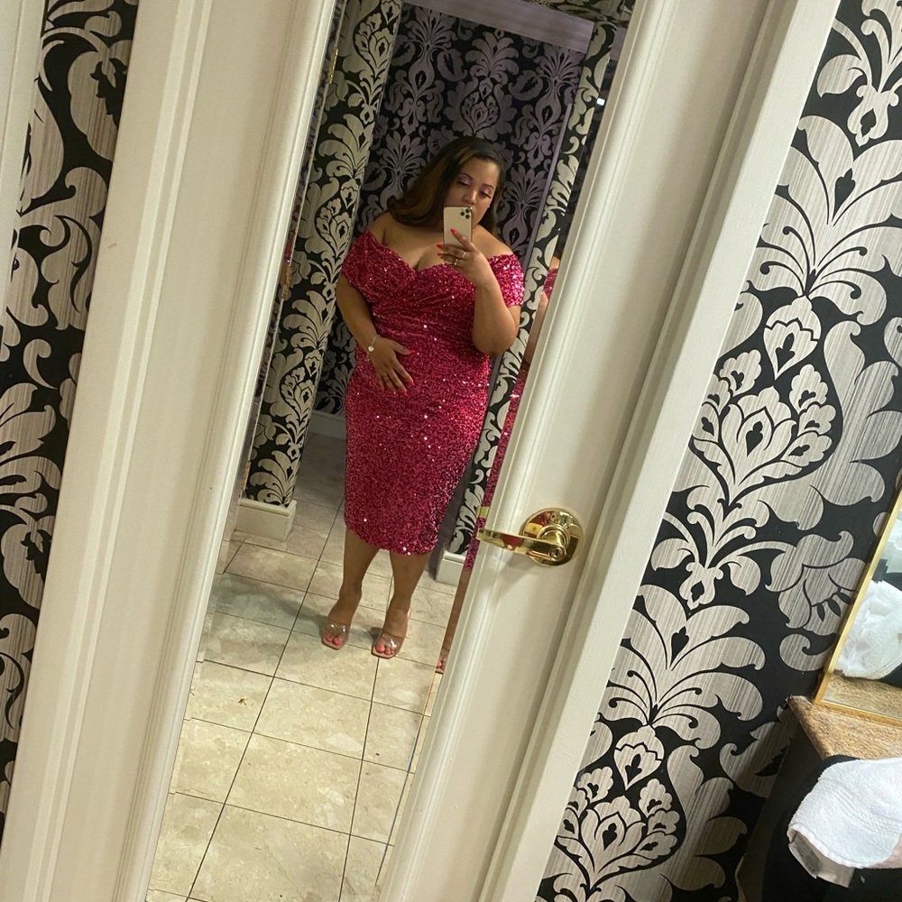 Perfect pink BooHoo party dress!